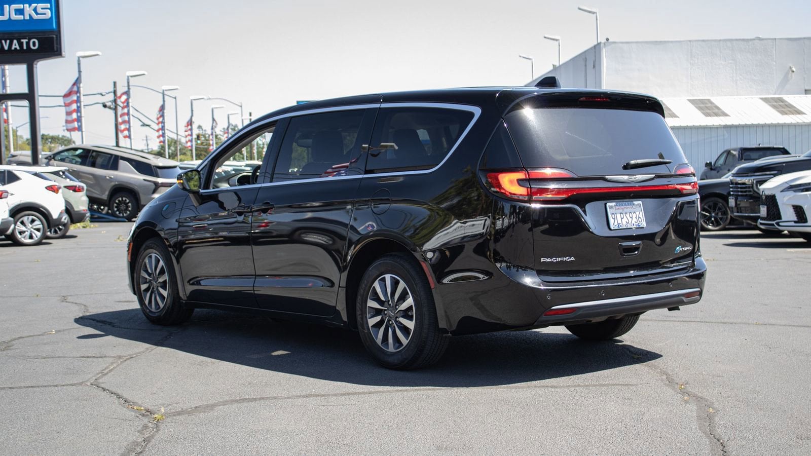 2024 Chrysler Pacifica Hybrid Select