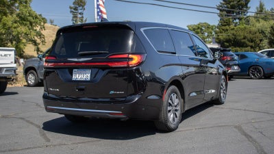 2024 Chrysler Pacifica Hybrid Select