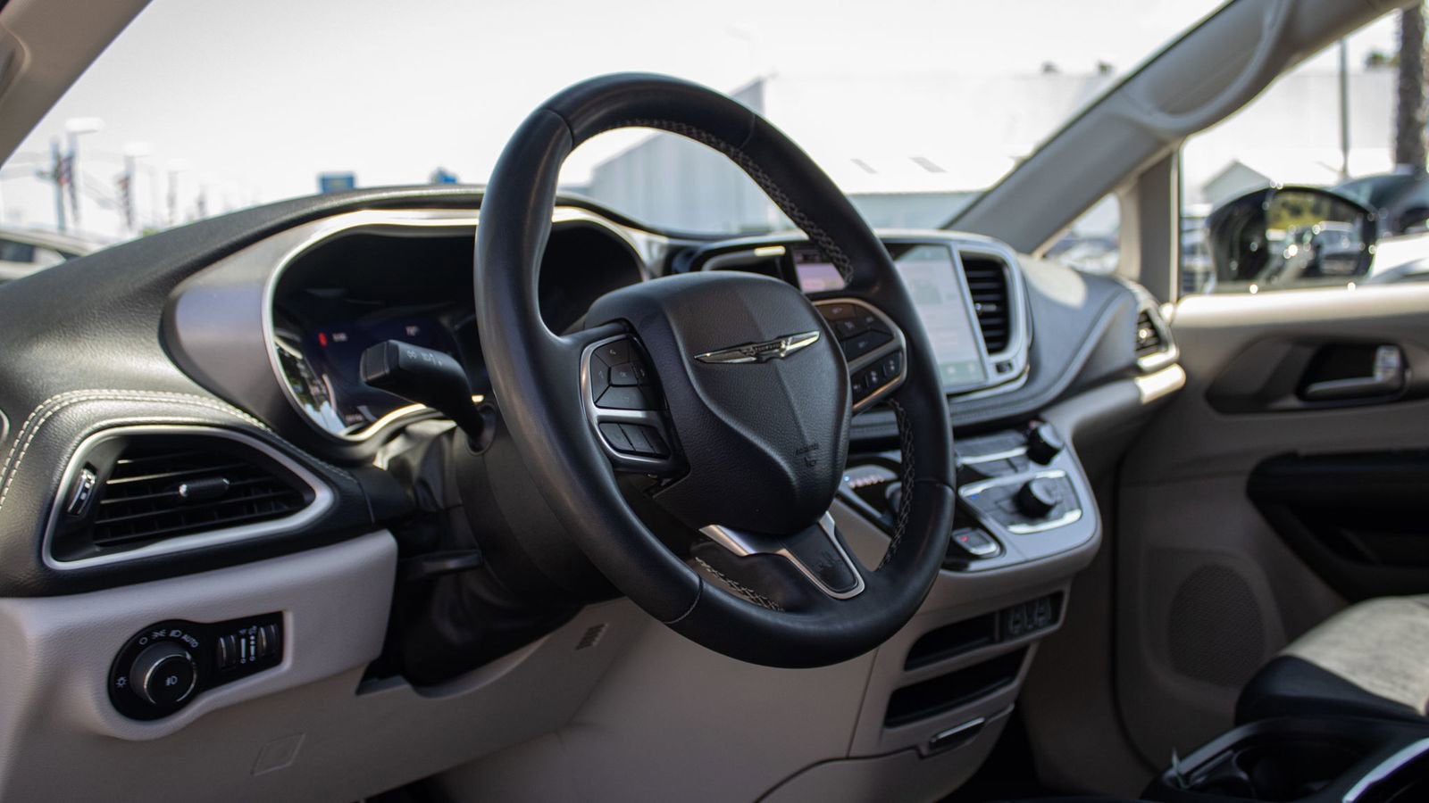 2024 Chrysler Pacifica Hybrid Select
