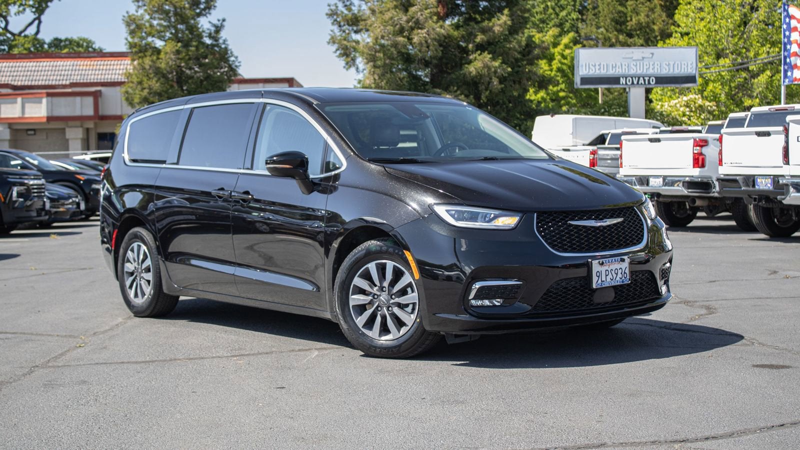 2024 Chrysler Pacifica Hybrid Select