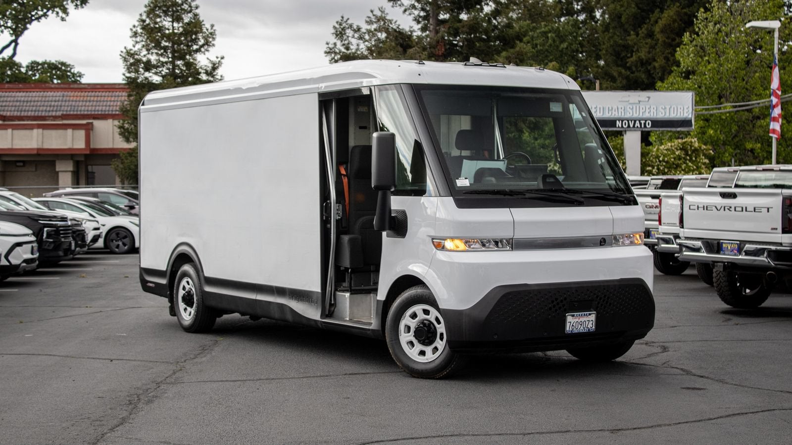 2023 BrightDrop Zevo 600 EJY