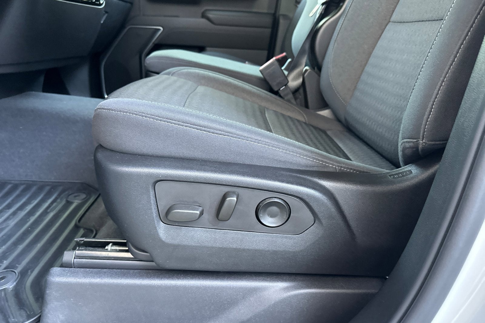 2022 Chevrolet Silverado 1500 LT (2FL)