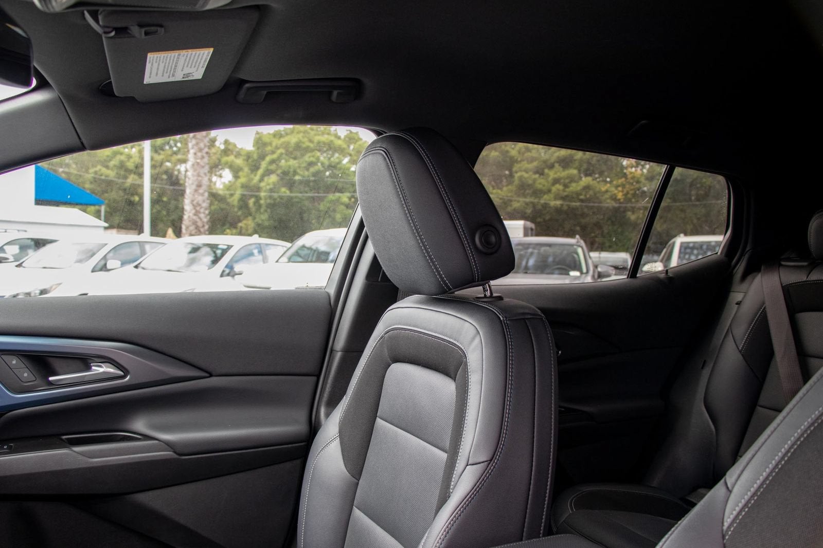2024 Chevrolet Equinox EV LT - Photo 28