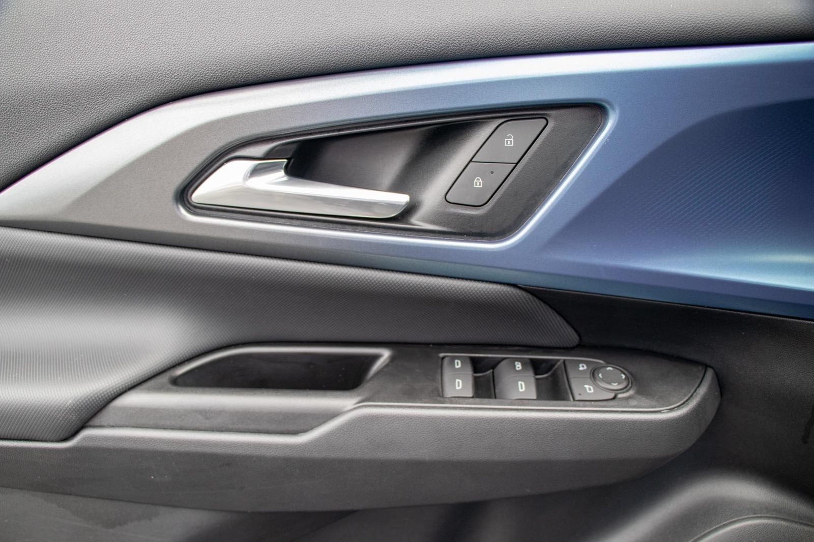 2024 Chevrolet Equinox EV LT - Photo 30