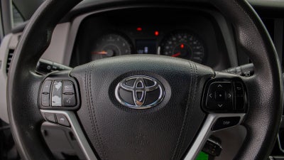 2015 Toyota Sienna LE AAS