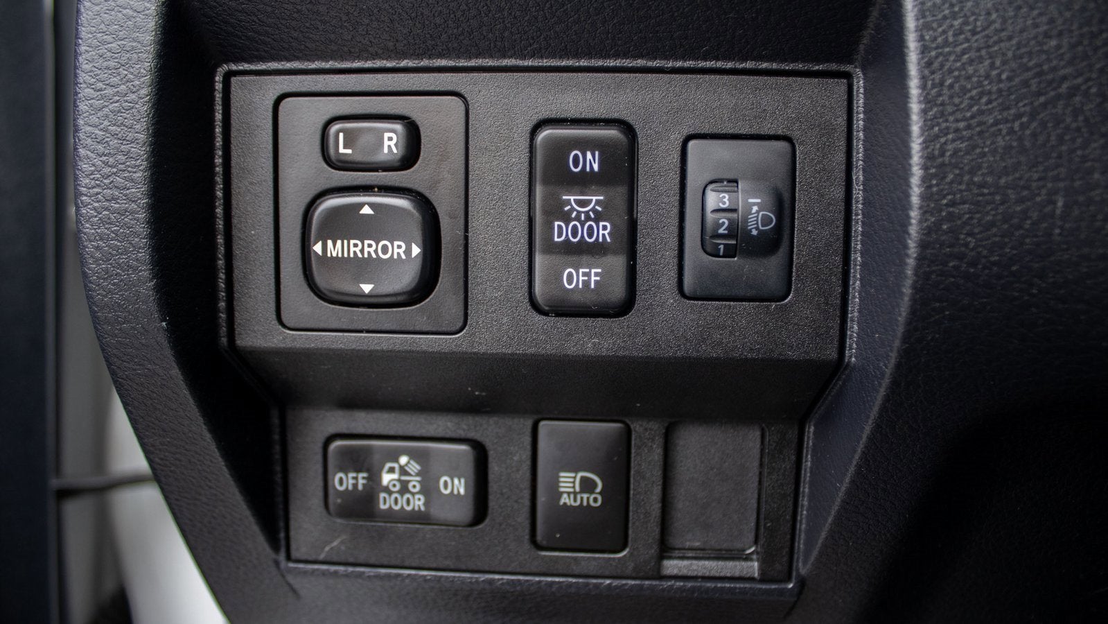 2018 Toyota Tundra SR5 5.7L V8