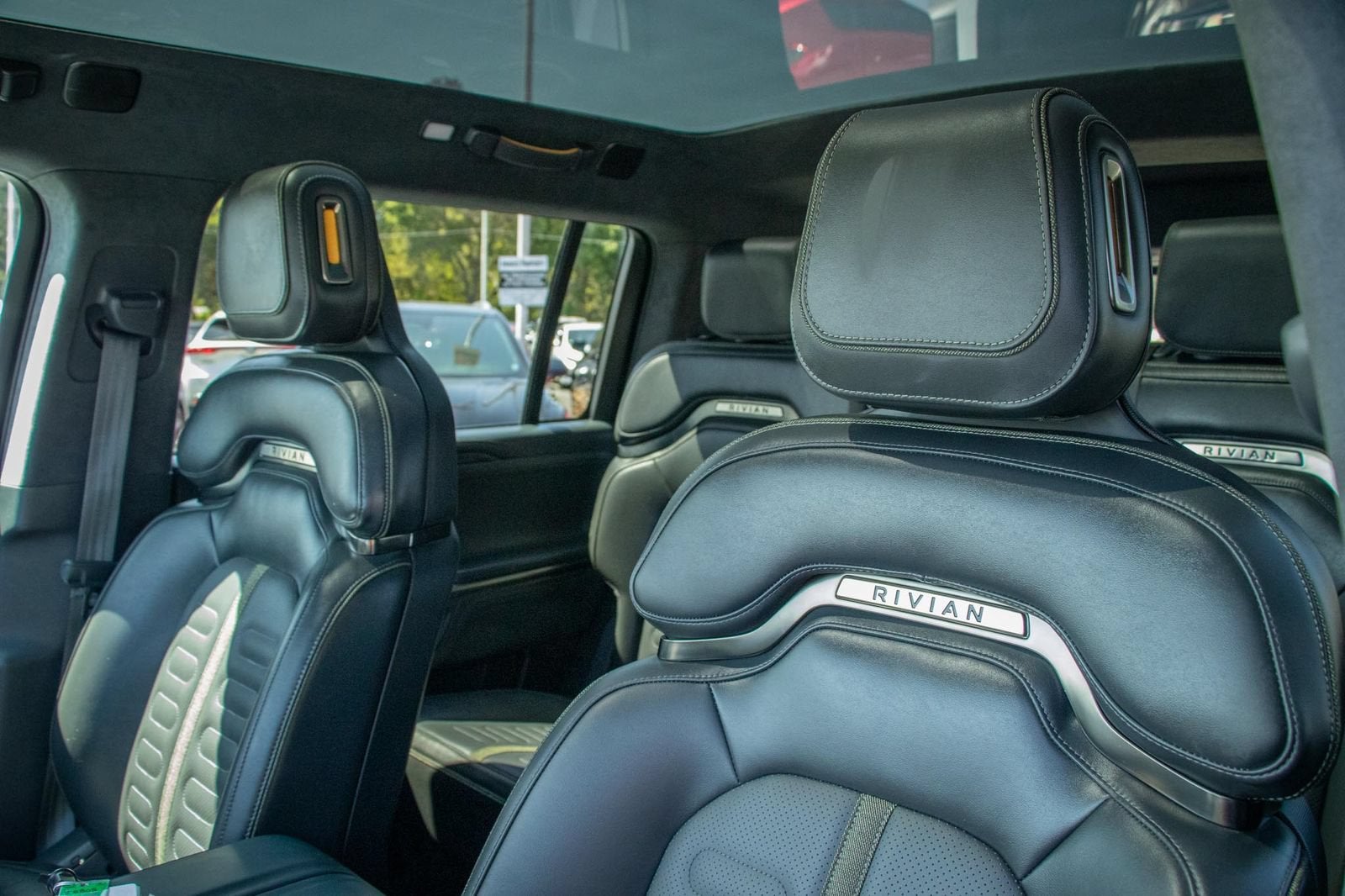 2024 Rivian R1S Adventure Dual Motor Max Pack