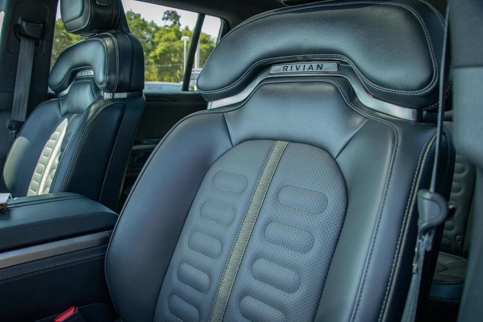2024 Rivian R1S Adventure Dual Motor Max Pack