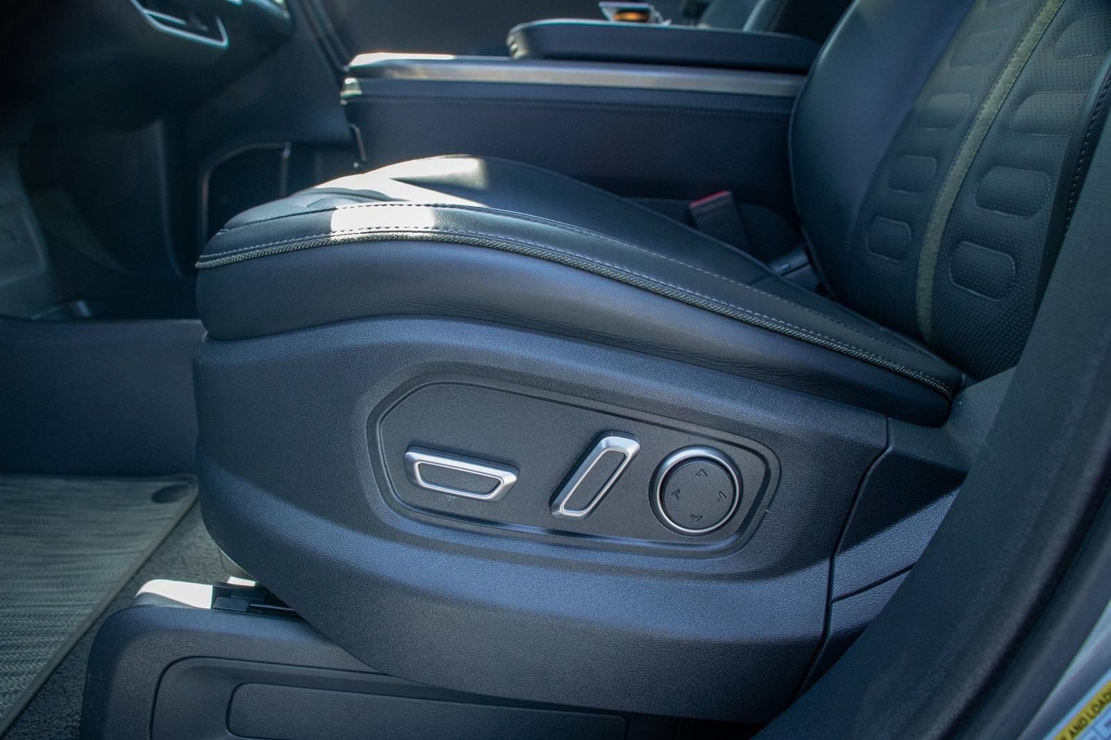 2024 Rivian R1S Adventure Dual Motor Max Pack