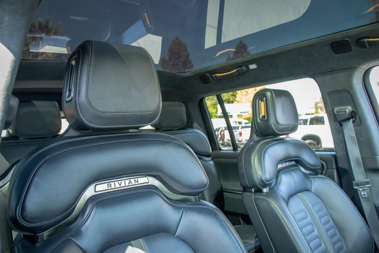 2024 Rivian R1S Adventure Dual Motor Max Pack