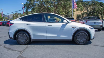 2026 Tesla Model Y Premium Rear-Wheel Drive