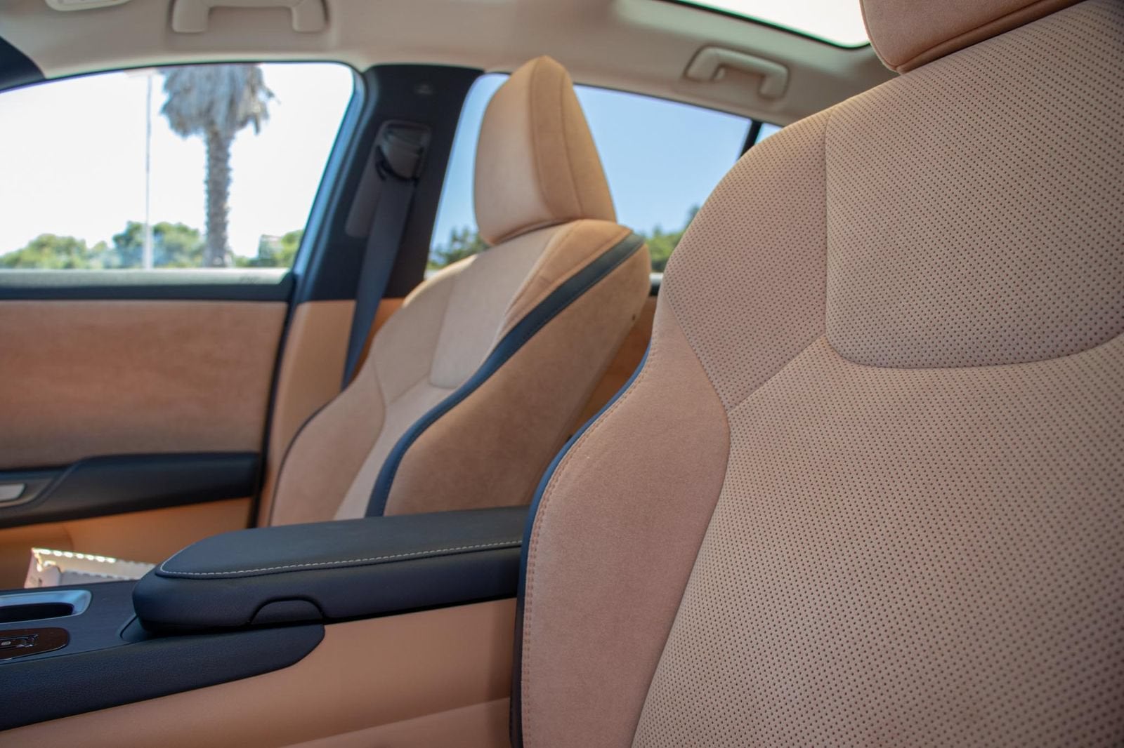 2023 Lexus RZ 450e Luxury