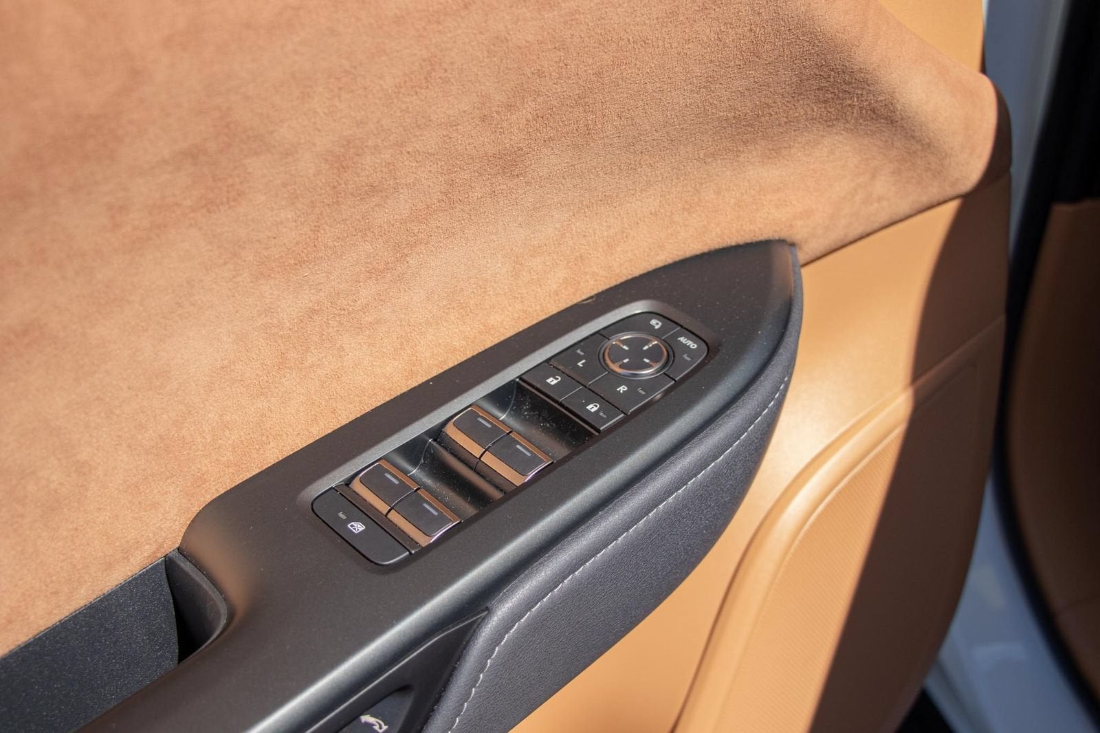 2023 Lexus RZ 450e Luxury