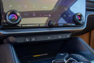 2023 Lexus RZ 450e Luxury