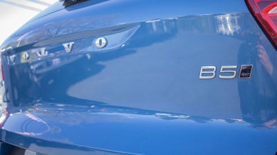 2024 Volvo XC40 Core Bright Theme