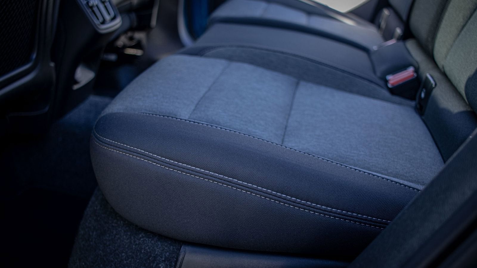 2024 Volvo XC40 Core Bright Theme