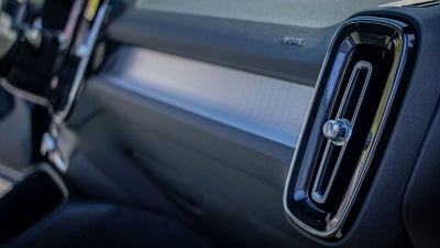 2024 Volvo XC40 Core Bright Theme