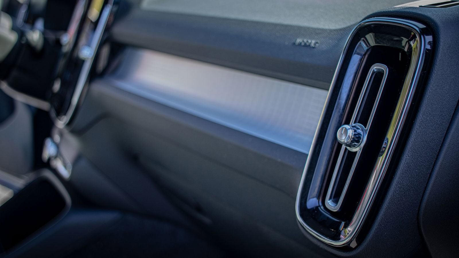 2024 Volvo XC40 Core Bright Theme