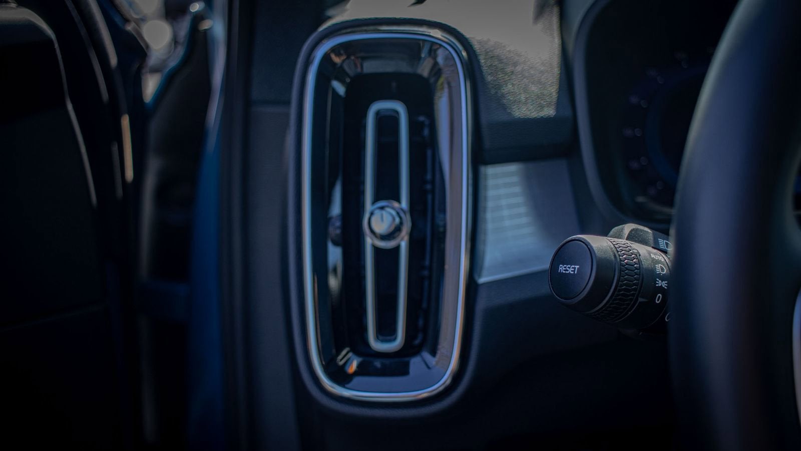 2024 Volvo XC40 Core Bright Theme