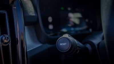 2024 Volvo XC40 Core Bright Theme