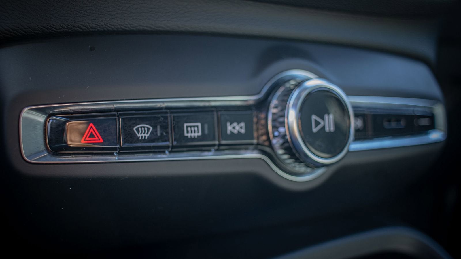 2024 Volvo XC40 Core Bright Theme