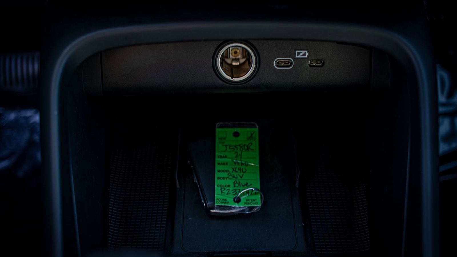 2024 Volvo XC40 Core Bright Theme