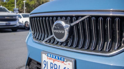 2024 Volvo XC40 Core Bright Theme